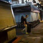 Puestos cerrados en un mercado barcelonés