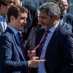 Pablo Casado junto a Juan José Cortés.