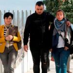 Se subraya que el dueño del terreno no ha pedido perdón a los padres