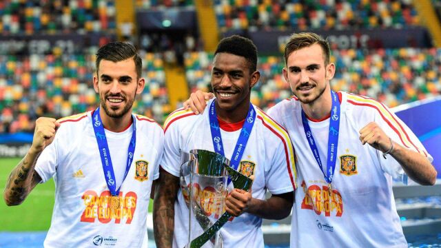 Ceballos, Junior y Fabián, tras proclamarse campeones de Europa sub 21