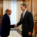 El Rey con José María Ángel Mazón/EP