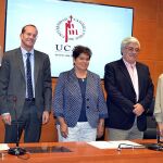 María del Rosario Sáez Yuguero, rectora de la Ucav, tras firmar el acuerdo con Ángel Hervella, de Ecoembes