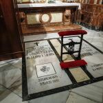 Sepultura de Queipo de Llano y su mujer en la Basílica de la Macarena de Sevilla