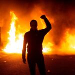 Barricadas ardiendo en los alrededores de la plaza Tetuan