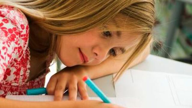 A favor, muy a favor, de tomar apuntes, memorizar y de los deberes
