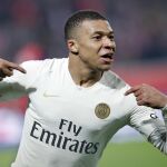 Kylian Mbappé celebra un gol con la camiseta del PSG