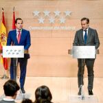 El vicepresidente, Ignacio Aguado, y el consejero de Justicia, Enrique López, ayer, en la rueda de prensa posterior al Consejo de Gobierno / CAM