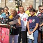 Los detractores de la ley temen que se externalicen servicios sociales a terceros y baje la calidad
