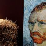 El revólver de 7mm que presuntamente usó Van Gogh para suicidarse, durante la presentación de su subasta en París. EFE/ Julien De Rosa