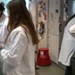 Un grupo de investigadoras en el laboratorio