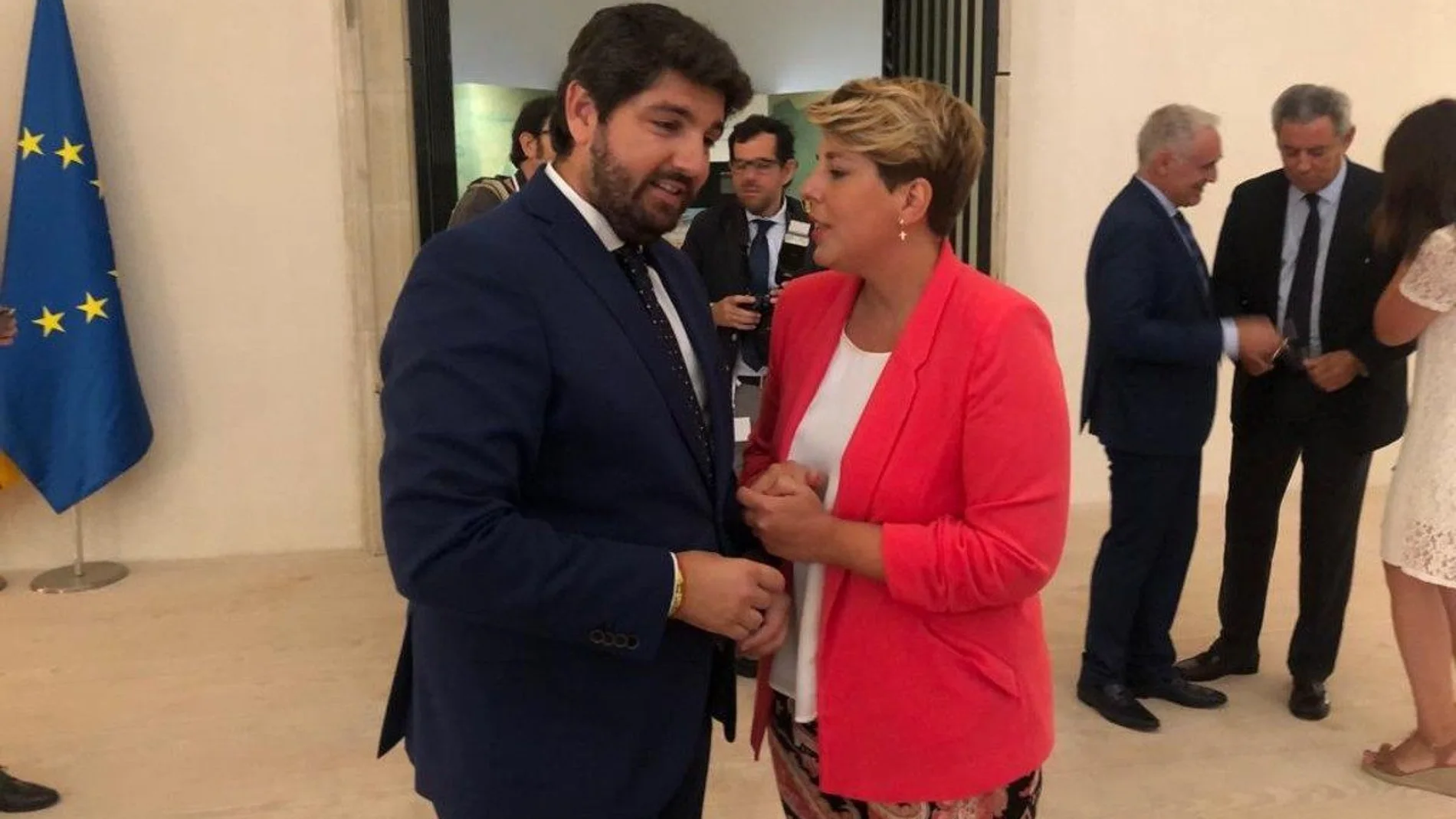 Arroyo junto al presidente de la Comunidad Autonóma, López Miras