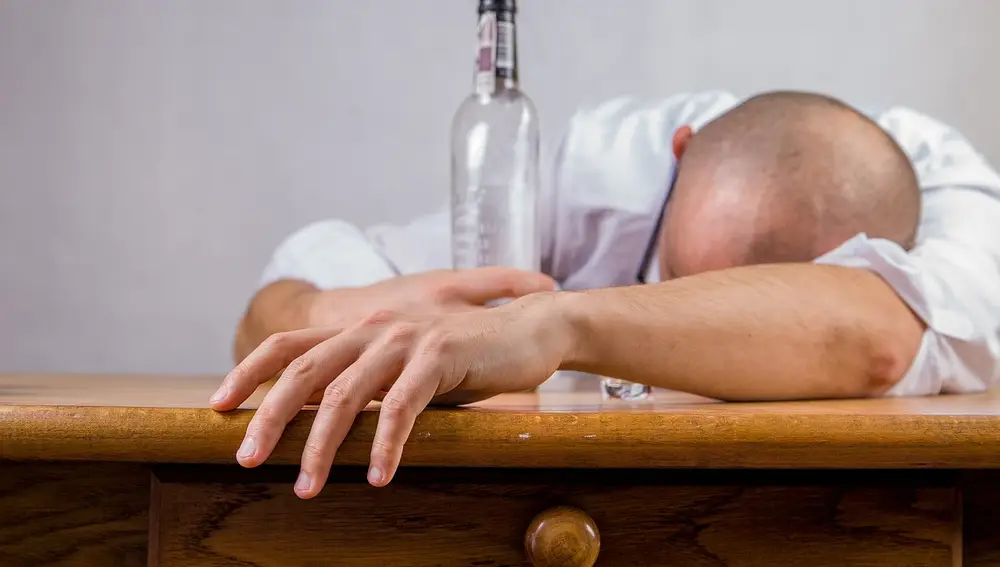 El consumo excesivo de alcohol es una de las causas de la aparición del cáncer colorrectal