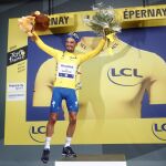 Julian Alaphilippe, con el maillot de líder