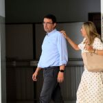 A Mario Jiménez se le vio cariacontecido ayer por los pasillos del Parlamento / Manuel Olmedo