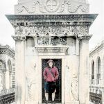 «Muerte y ocuridad» es el epígrafe de esta imagen que colgó Leandro en la que se le ve en un cementerio