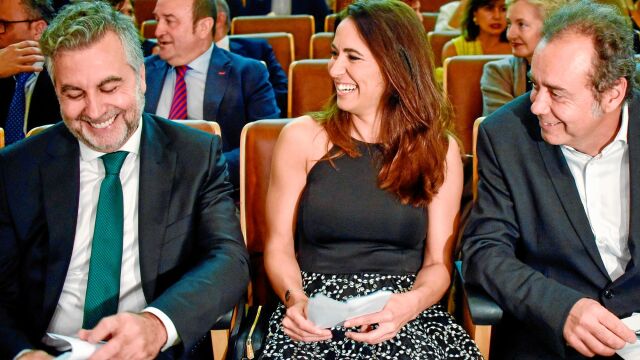 De izda. a dcha., los galardonados Carlos Alsina, Ana Núñez-Milara y Xavier Más de Xàxa