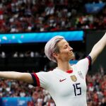 Megan Rapinoe celebrando el primer gol frente a Francia