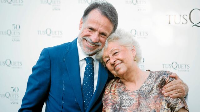 Beatriz de Moura, fundadora de Tusquets Editores, junto a José Creuheras, presidente del Grupo Planeta. Foto: Shooting