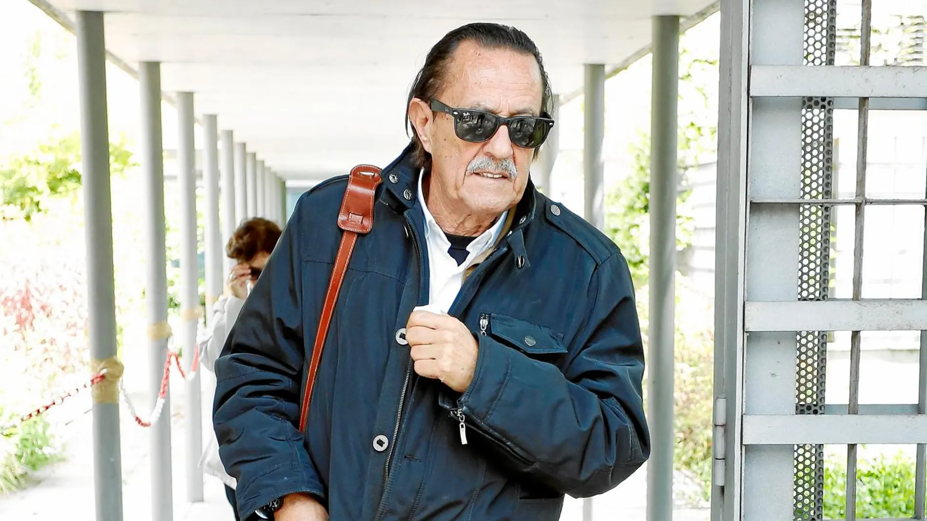 El ex alcalde, que cumple tercer grado penitenciario, asegura que algún día contará por qué Isabel fue condenada a 24 meses de prisión por blanqueo de capitales. «Algo haría...», sugiere Julián Muñoz