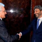 Sergio Mattarella y Roberto Fico/Reuters