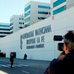 La mujer se encuentra ingresada en el Hospital La Fe de Valencia