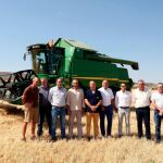 El consejero de Agricultura y Ganadería, Jesús Julio Carnero, junto a los representantes de las organizaciones agrarias