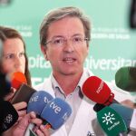 El doctor José Miguel Cisneros, portavoz del comité de seguimiento de la Consejería de Salud/ Foto: Efe