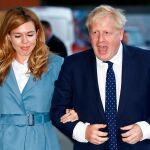 Boris Johnson junto a su novia Carrie Symonds en el congreso del Partido Tory/Reuters