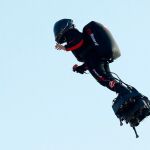 El ‘hombre volador’ no ha conseguido cruzar el Canal de la Mancha