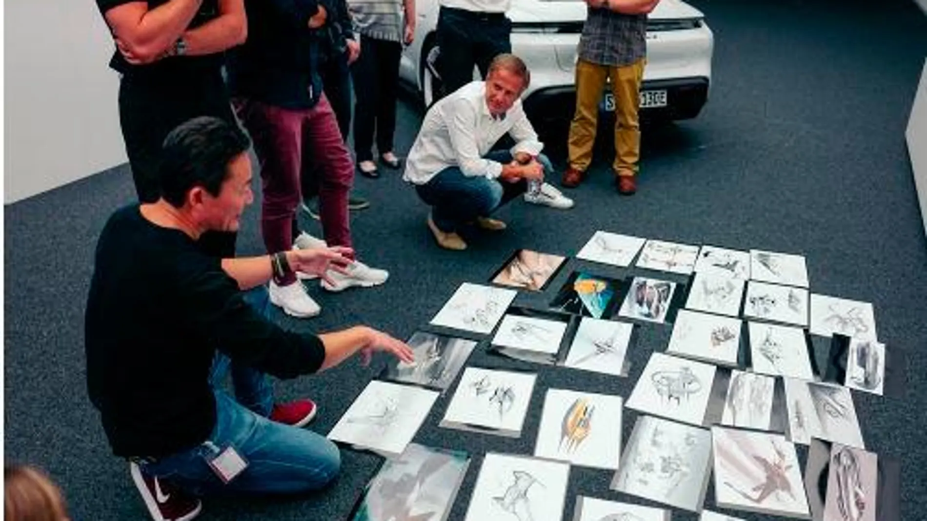 Diseñadores de Lucasfilm Ltd y Porsche planificando la creación de la nave espacial