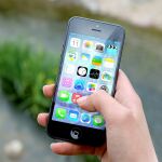 Cerca del 15% de los alumnos españoles admite estar pendiente de su smartphone en clase