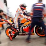 Marc Márquez sale de boxes en el circuito de Motegi