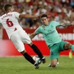 James Rodríguez, defendiendo