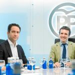 Casado y García Egea, en la reunión de la dirección del PP