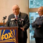 Russel Crowe, aunque no lo parezca por su increíble transformación, interpreta a Roger Ailes
