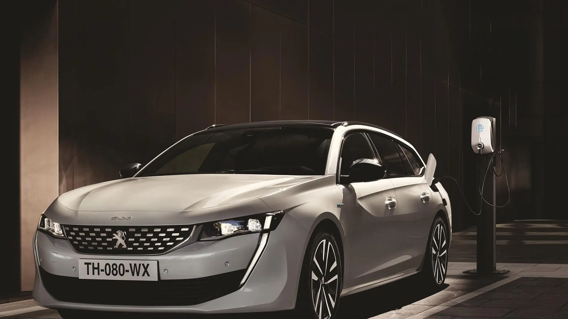 Peugeot lanzará cinco modelos electrificados en 2019