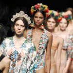 Dolores Cortés apostó por las influencias tropicales en sus bikinis, bañadores y trikinis. Foto: GTRES