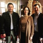 La presidenta de la Comunidad ed Madrid, Isabel Díaz Ayuso, junto a Carlos García y Alicia García, entre otros
