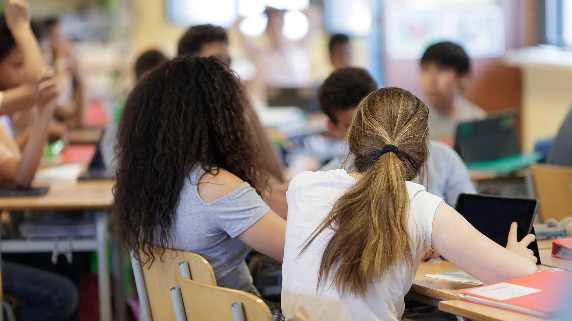 Casi 1.400.000 millones de alumnos inician hoy sus clases