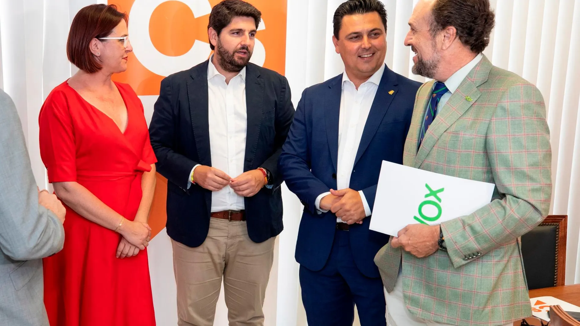 Isabel Franco (Cs), Fernando López Miras y José Miguel Luengo (PP), y Luis Gestoso (Vox), ayer momentos antes de iniciar la reunión