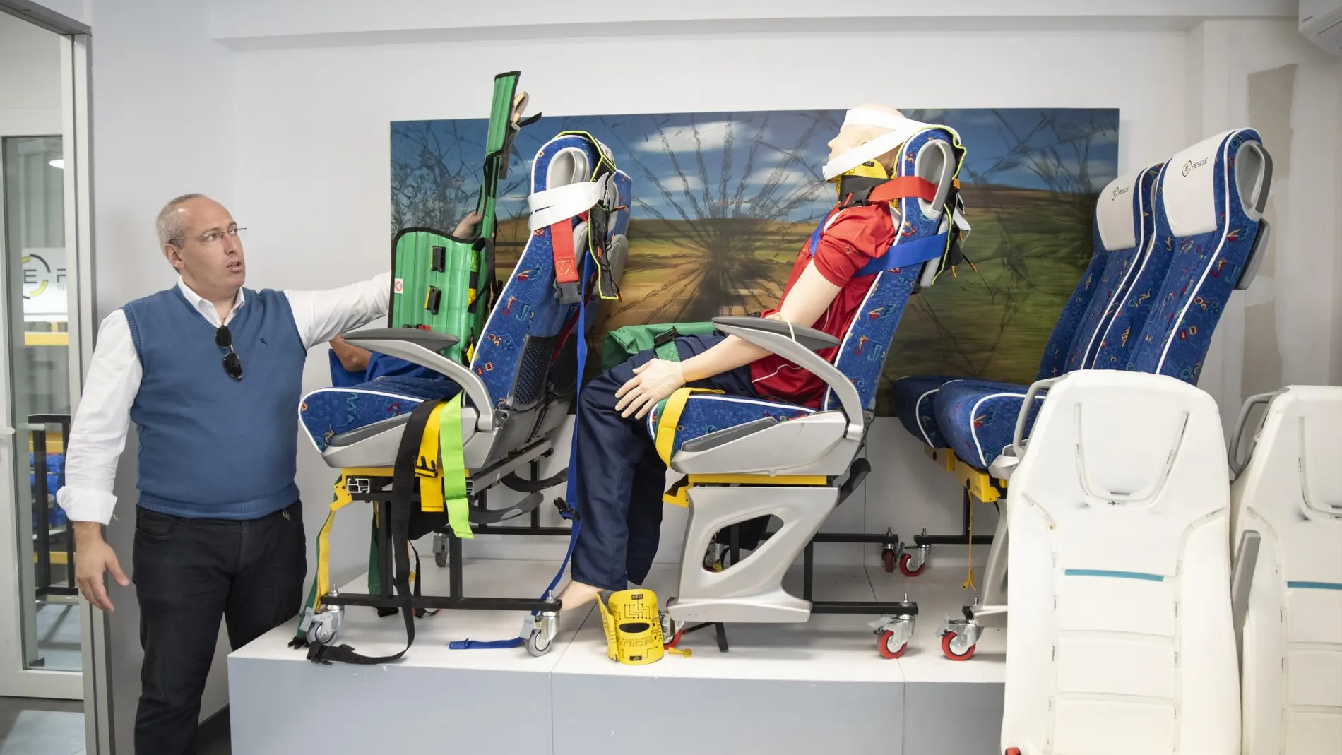 Sergio de Rico, en la fábrica de E-Rescue, en la sierra madrileña de Guadarrama