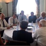 Javad Zarif durante la reunión con Macron/Ap