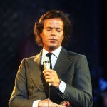Julio Iglesias en un concierto en la época en que conoció a Maria Edite, madre de su noveno hijo.
