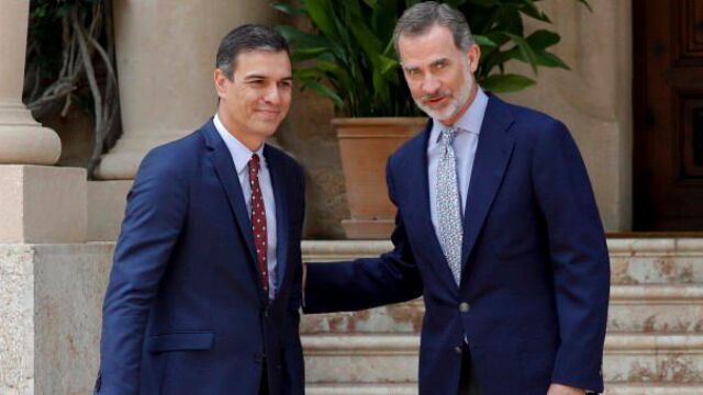 Pedro Sánchez, junto al Rey Felipe VI