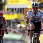Daryl Impey celebra su victoria en la etapa