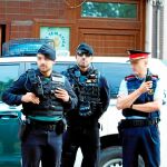 Agentes de la Guardia Civil y de los Mossos d’Esquadra