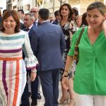 Elena Bastidas (a la derecha y de verde) considera que el sectarismo de la vicepresidenta ha provocado que los tribunales asuman la política social del Consell