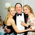 El productor de cine rodeado por las actrices Gwyneth Paltrow y Cameron Diaz durante la fiesta de los Globos de Oro