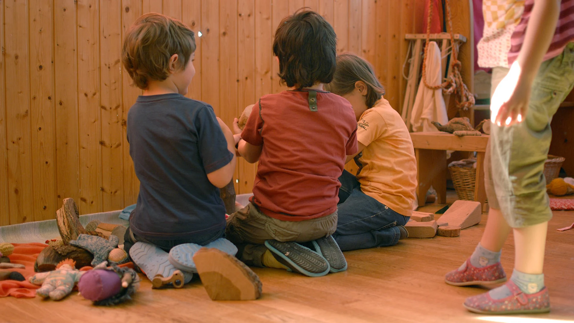 La asociación ha realizado el estudio espiando a los niños en sus horas de patio