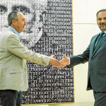 José Luis Ábalos se reunió ayer con Joan Baldoví (Compromís) para seguir tejiendo apoyos de cara a la sesión de investidura de la próxima semana. Foto: Alberto R. Roldán